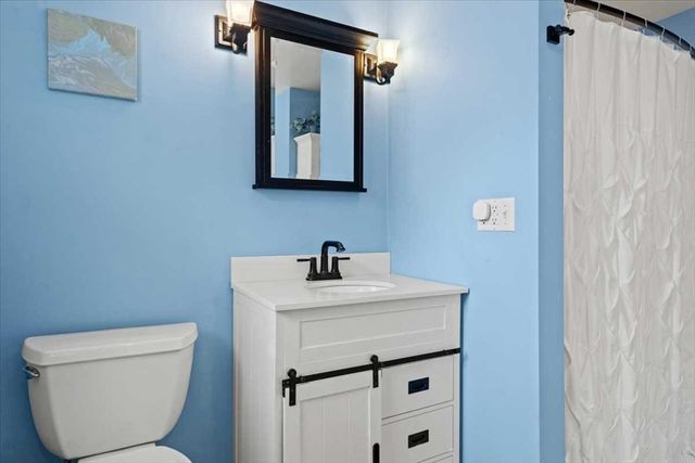 19 Rowena St, Worcester, MA 01606