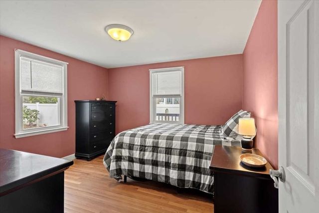 19 Rowena St, Worcester, MA 01606