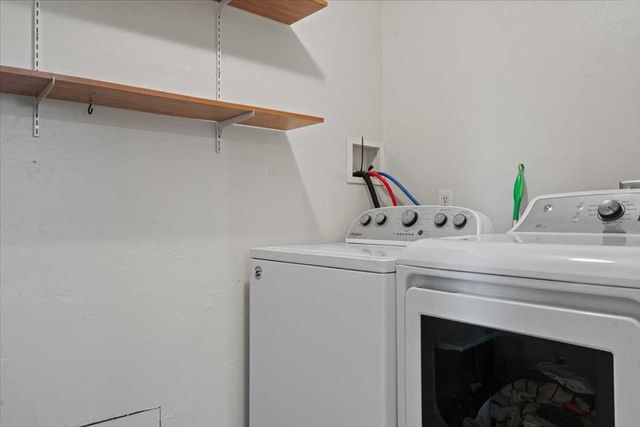 19 Rowena St, Worcester, MA 01606