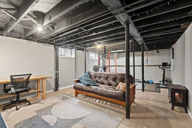 19 Rowena St, Worcester, MA 01606