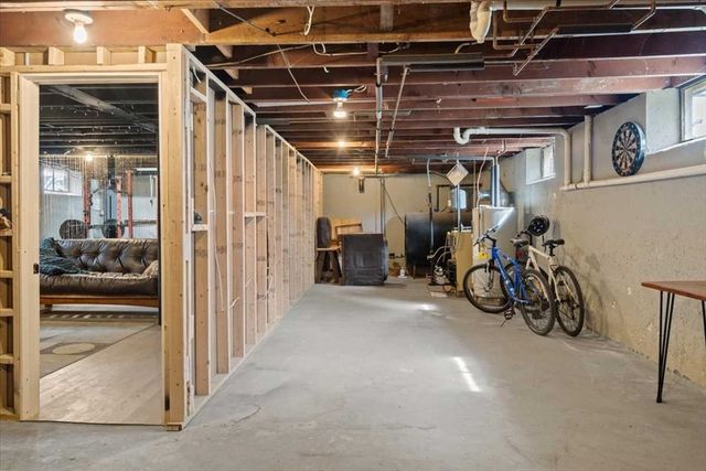 19 Rowena St, Worcester, MA 01606