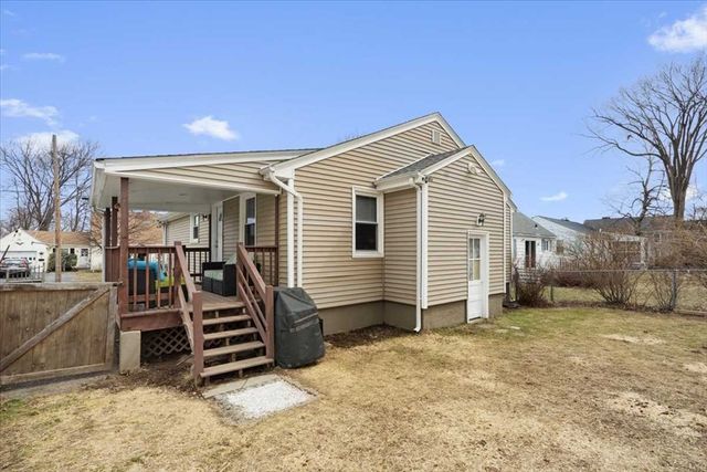 19 Rowena St, Worcester, MA 01606