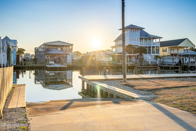 7037 7th Street, Holly Ridge, NC 28445