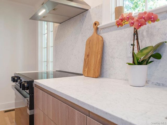 175 AKA 611 Maple Street, Greenport, NY 11944