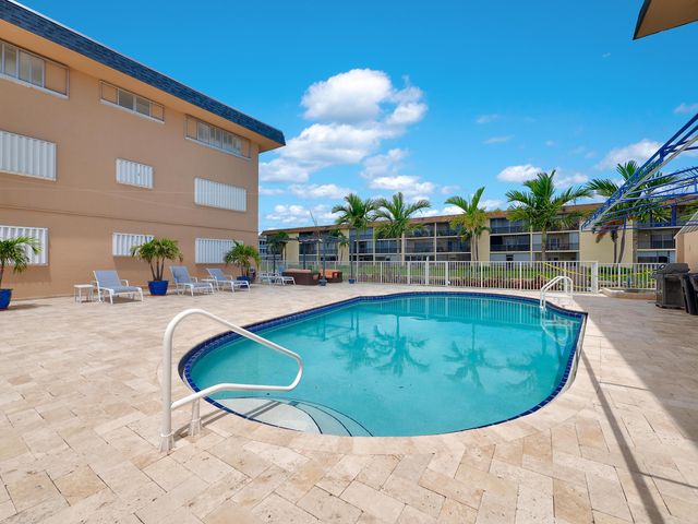131 Doolen Court 104, North Palm Beach, FL 33408