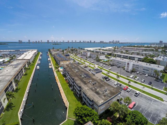 131 Doolen Court 104, North Palm Beach, FL 33408