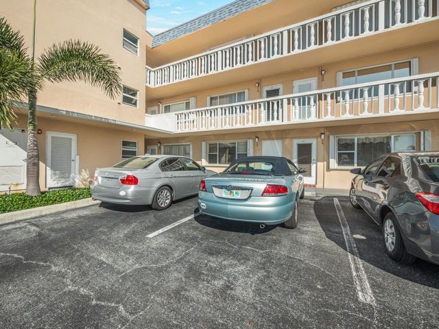 131 Doolen Court 104, North Palm Beach, FL 33408