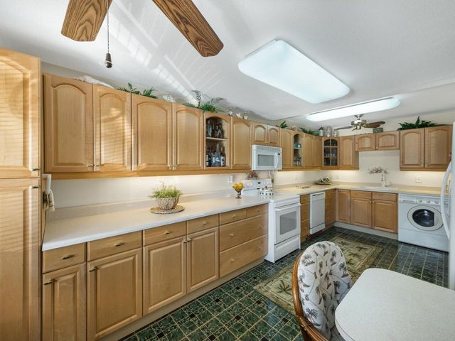 131 Doolen Court 104, North Palm Beach, FL 33408