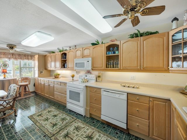 131 Doolen Court 104, North Palm Beach, FL 33408