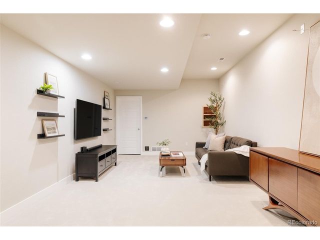 2739 Jamaica St, Denver, CO 80238