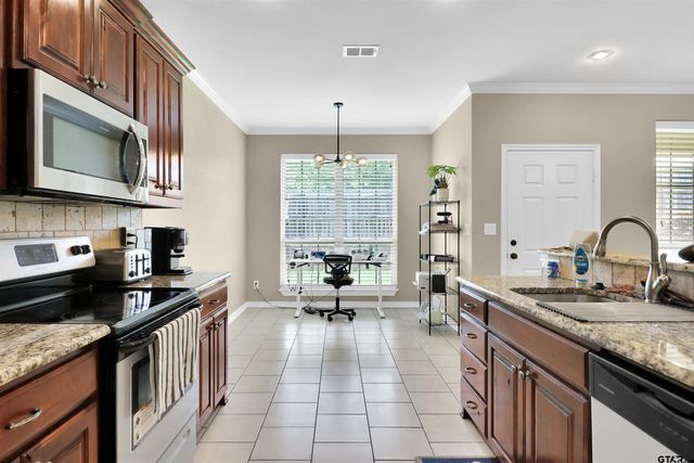 112 Letha Ct, Tyler, TX 75702