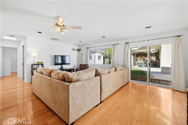 17419 Leadwell, Los Angeles, CA 91406