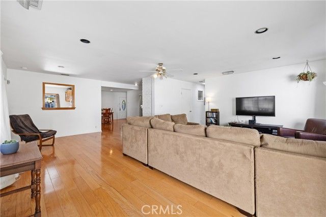 17419 Leadwell, Los Angeles, CA 91406