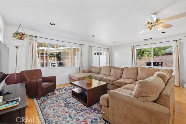 17419 Leadwell, Los Angeles, CA 91406