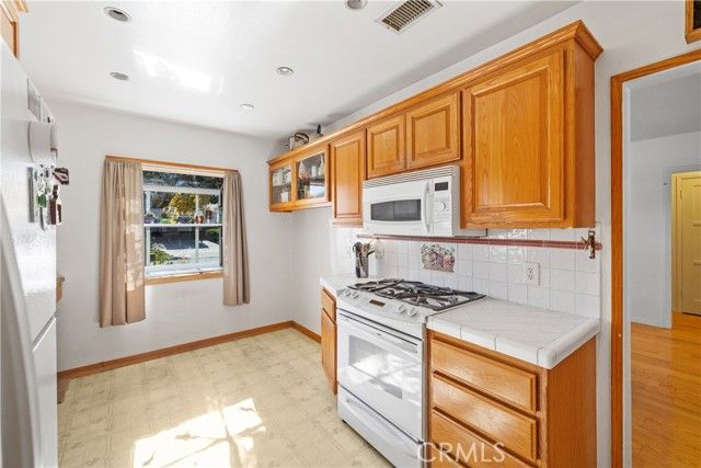 17419 Leadwell, Los Angeles, CA 91406