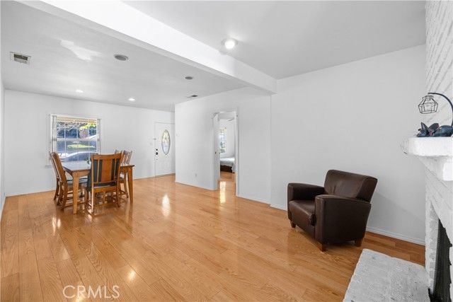 17419 Leadwell, Los Angeles, CA 91406