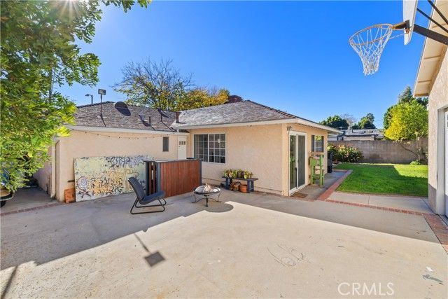17419 Leadwell, Los Angeles, CA 91406