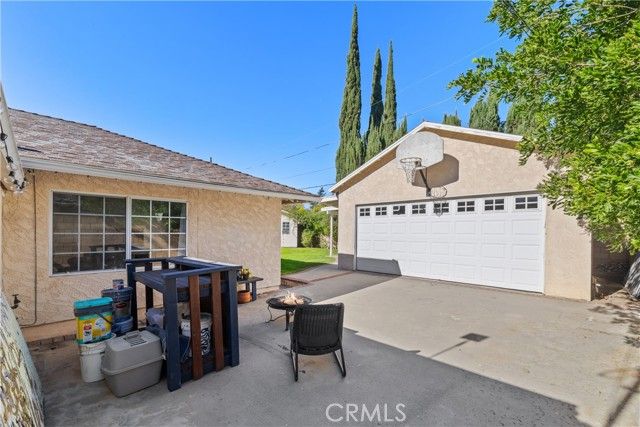 17419 Leadwell, Los Angeles, CA 91406