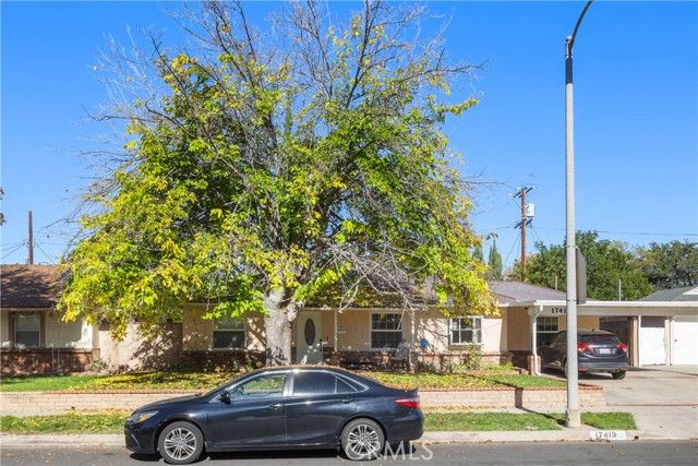 17419 Leadwell, Los Angeles, CA 91406