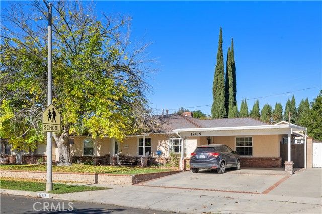 17419 Leadwell, Los Angeles, CA 91406