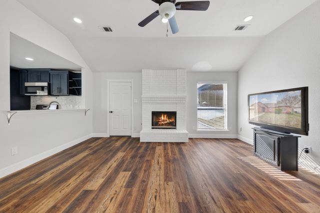 607 Rawlins Drive, Lancaster, TX 75146