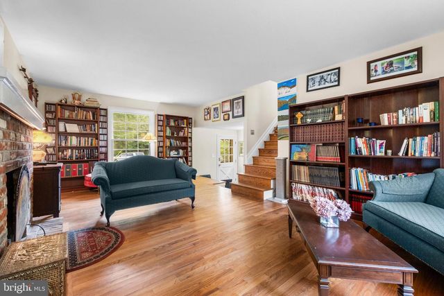 2 HOLLY DR, Medford, NJ 08055