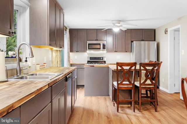 2 HOLLY DR, Medford, NJ 08055