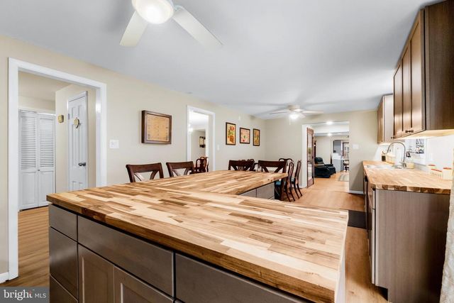 2 HOLLY DR, Medford, NJ 08055