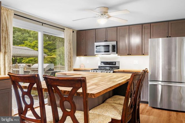 2 HOLLY DR, Medford, NJ 08055