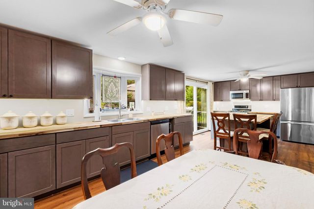 2 HOLLY DR, Medford, NJ 08055