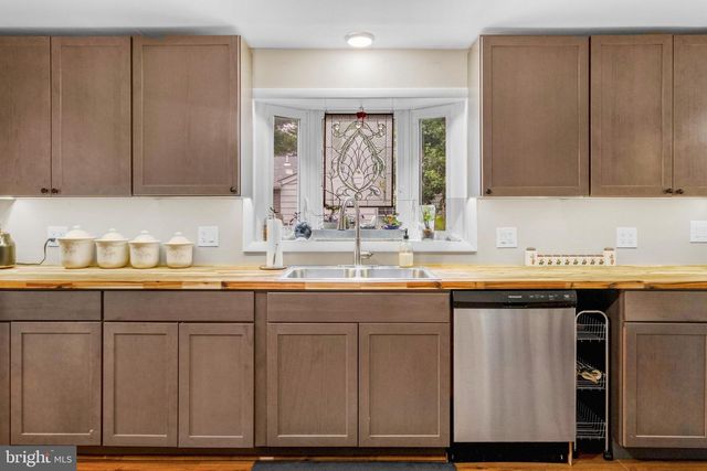 2 HOLLY DR, Medford, NJ 08055