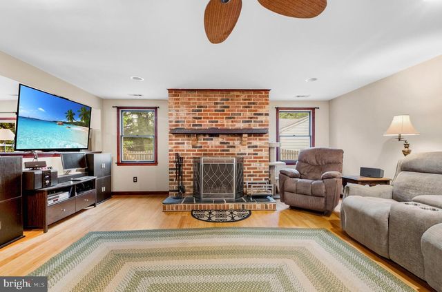 2 HOLLY DR, Medford, NJ 08055