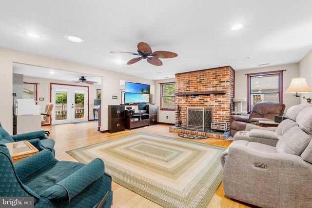 2 HOLLY DR, Medford, NJ 08055