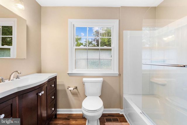 2 HOLLY DR, Medford, NJ 08055