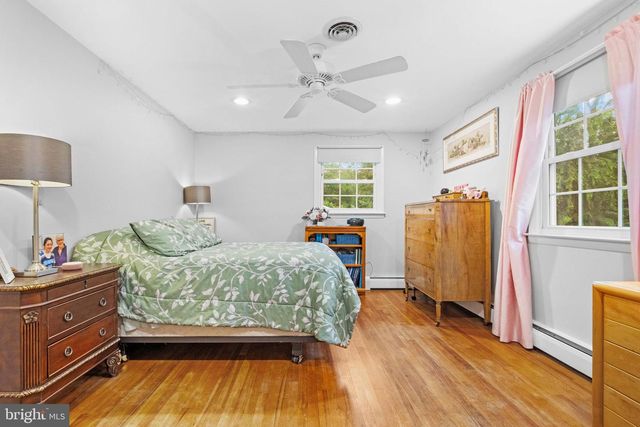 2 HOLLY DR, Medford, NJ 08055