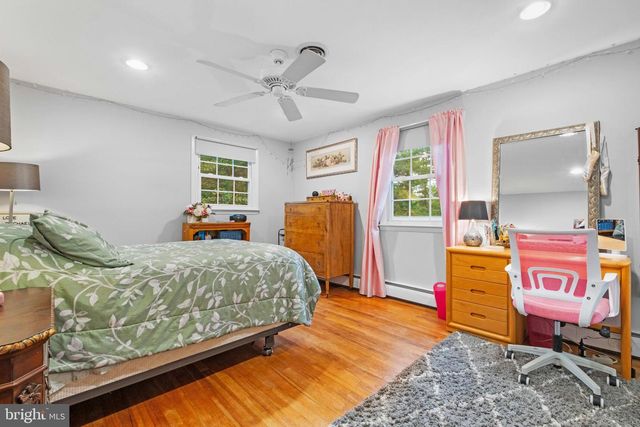 2 HOLLY DR, Medford, NJ 08055