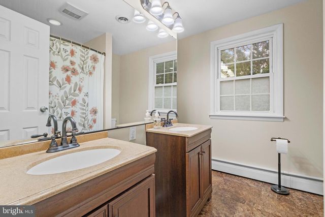 2 HOLLY DR, Medford, NJ 08055