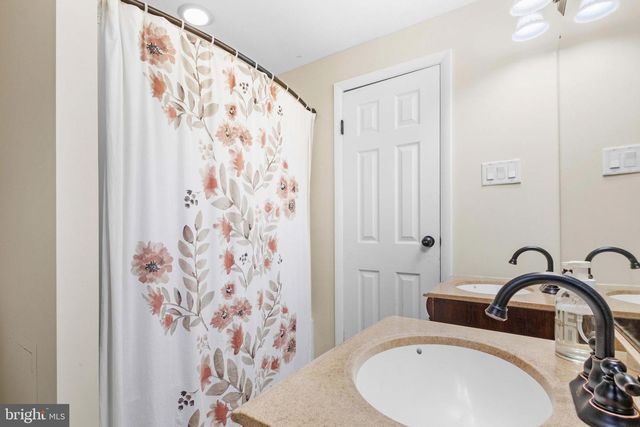 2 HOLLY DR, Medford, NJ 08055