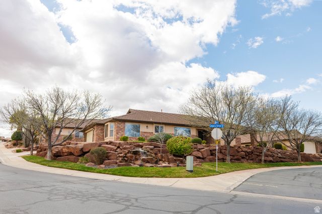 2072 S LEGACY DR, St. George, UT 84770