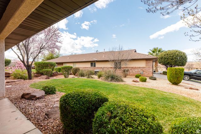 2072 S LEGACY DR, St. George, UT 84770