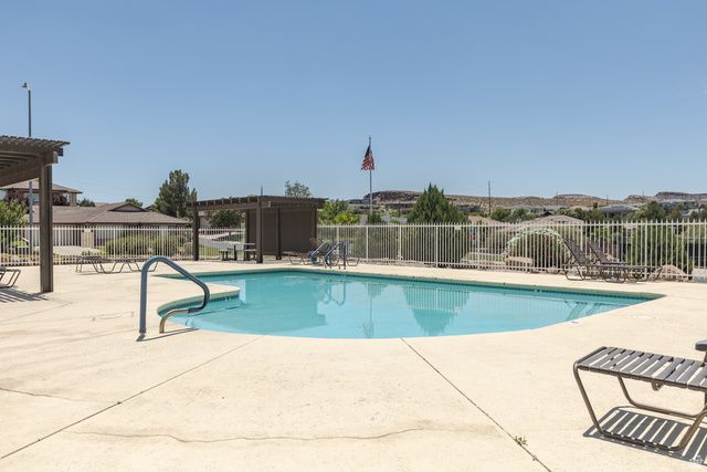 2072 S LEGACY DR, St. George, UT 84770