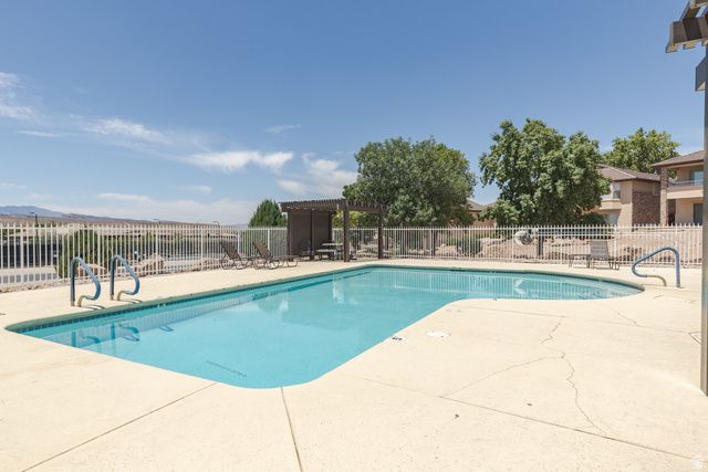 2072 S LEGACY DR, St. George, UT 84770