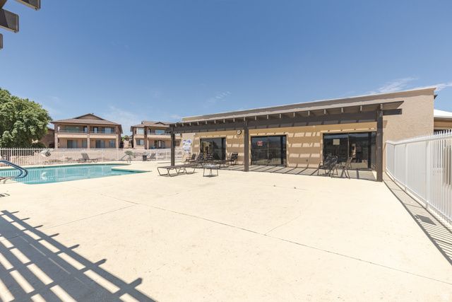 2072 S LEGACY DR, St. George, UT 84770