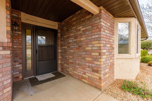 2072 S LEGACY DR, St. George, UT 84770