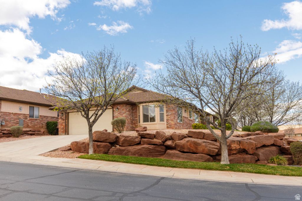 2072 S LEGACY DR, St. George, UT 84770