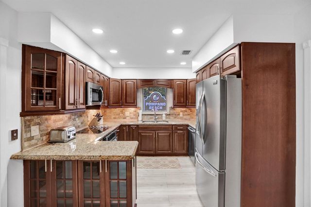 470 SE 4th Court, Pompano Beach, FL 33060