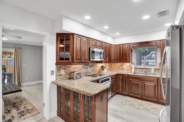 470 SE 4th Court, Pompano Beach, FL 33060