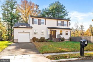 15 HERITAGE WAY, Lawrence Township, NJ 08648