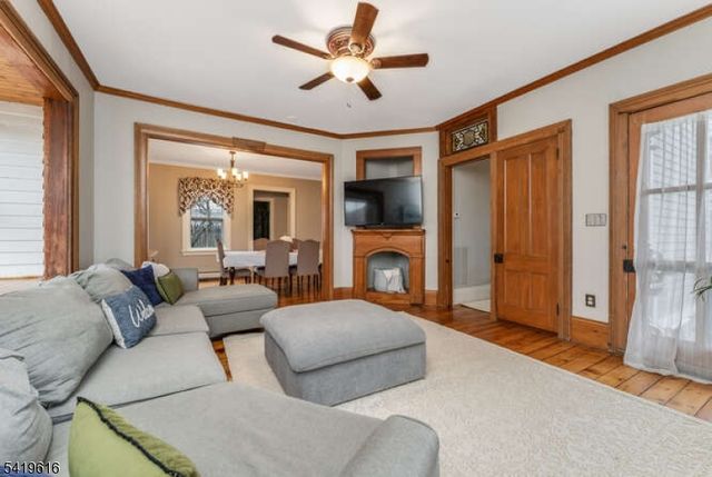 57 Main St, Lebanon Boro, NJ 08833