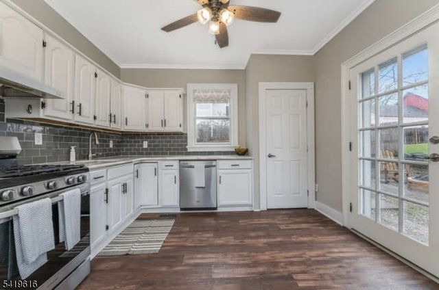 57 Main St, Lebanon Boro, NJ 08833